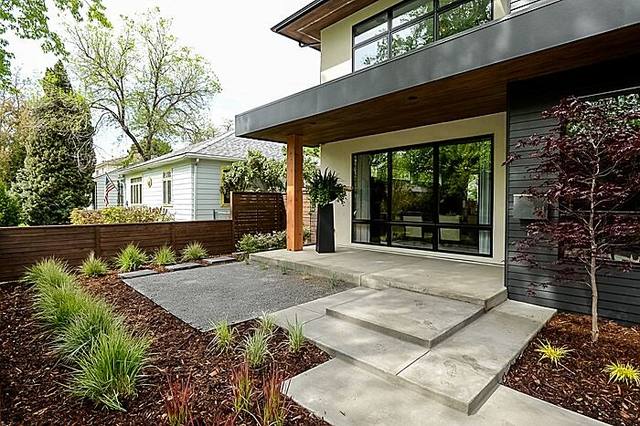 Exterior of a Caliber custom home in Denver