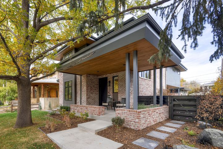 Exterior Front Entry of a Caliber custom home at 1374 S Lafayette St in Denver