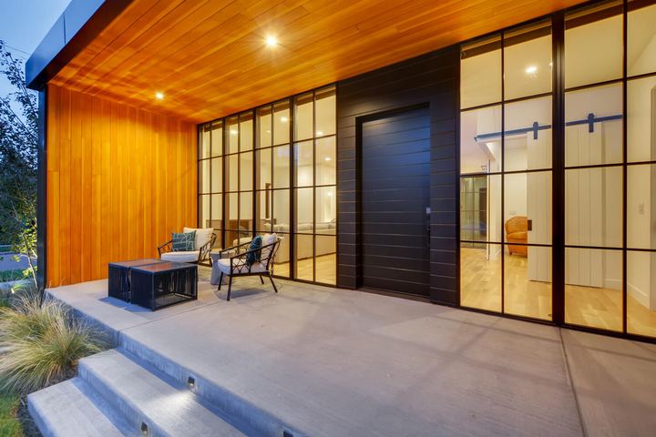 Exterior Front Entry of a Caliber custom home at 2010 S Clarkson St in Denver