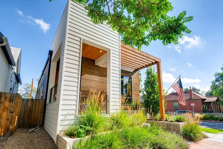 Exterior Front of a Caliber custom home at 2203 W 33rd Ave in Denver