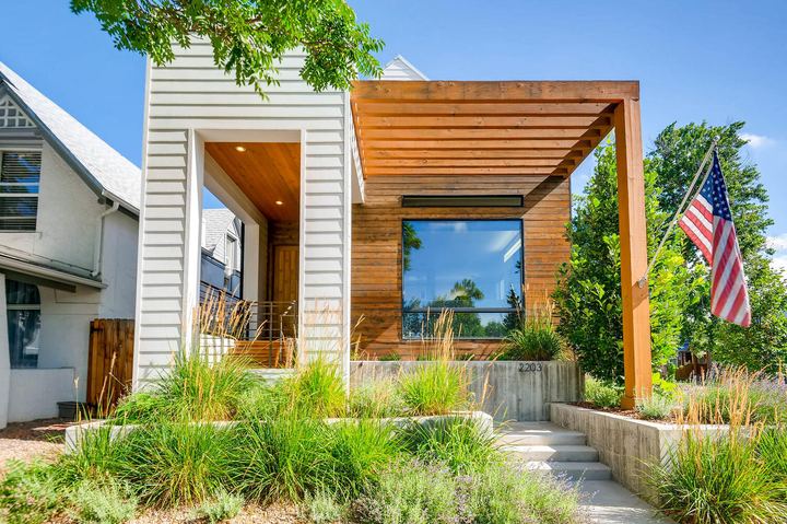 Exterior Front of a Caliber custom home at 2203 W 33rd Ave in Denver