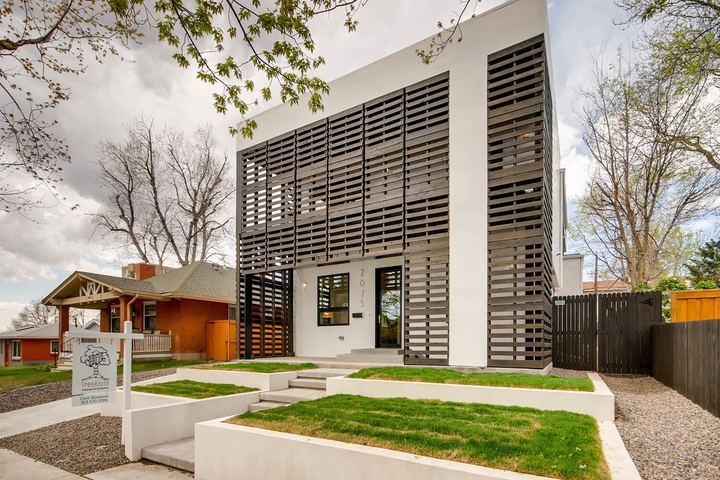 Exterior Front of a Caliber custom home at 2675 Meade St in Denver