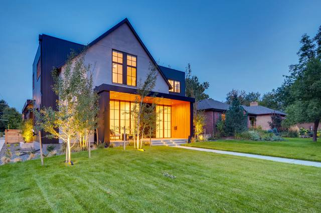 Exterior of a Caliber custom home in Denver
