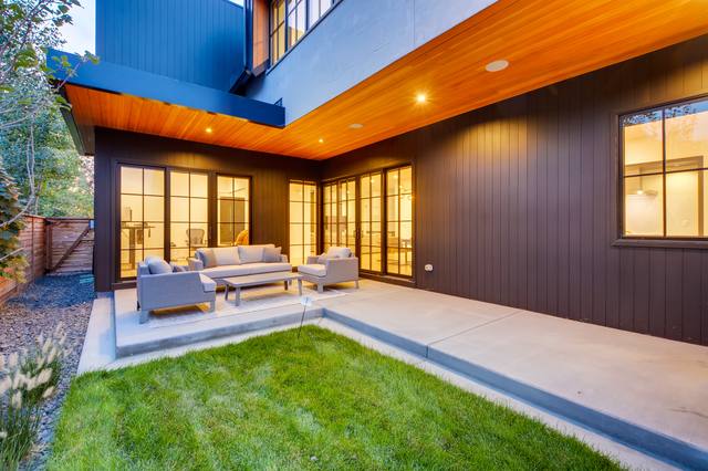 Exterior of a Caliber custom home in Denver
