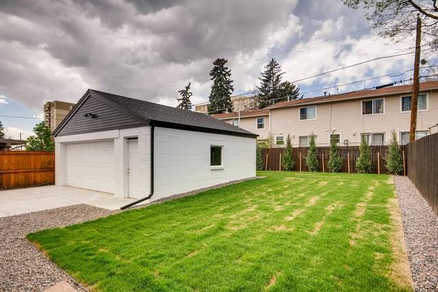 Exterior of a Caliber custom home in Denver