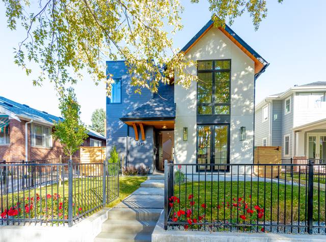 Exterior of a Caliber custom home in Denver